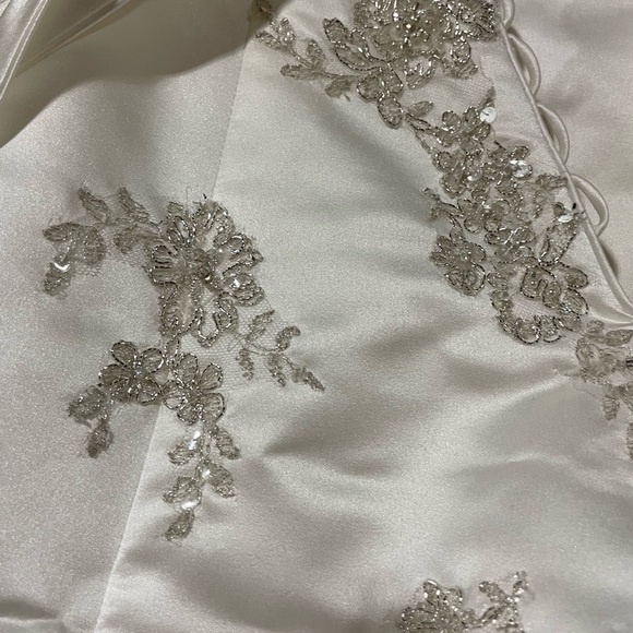 Wedding dress - Picture 10 of 14